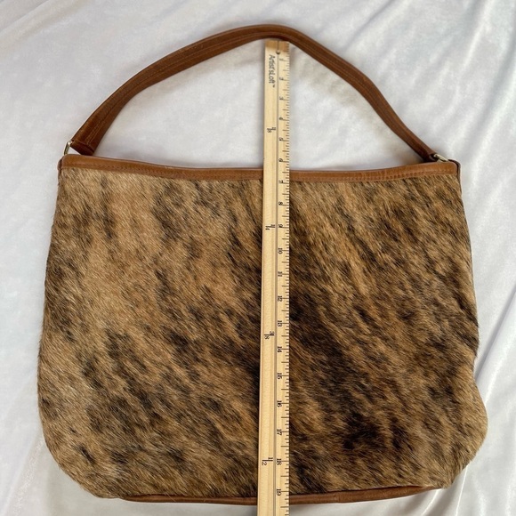 Tan and Brown Hobo Bag with Elegant Design - Picture 8 of 8